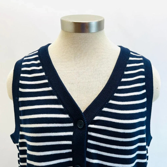 NWT CROFT & BARROW Women Sleeveless Button Down Blue Striped Sweater Vest Size L - Picture 2 of 15